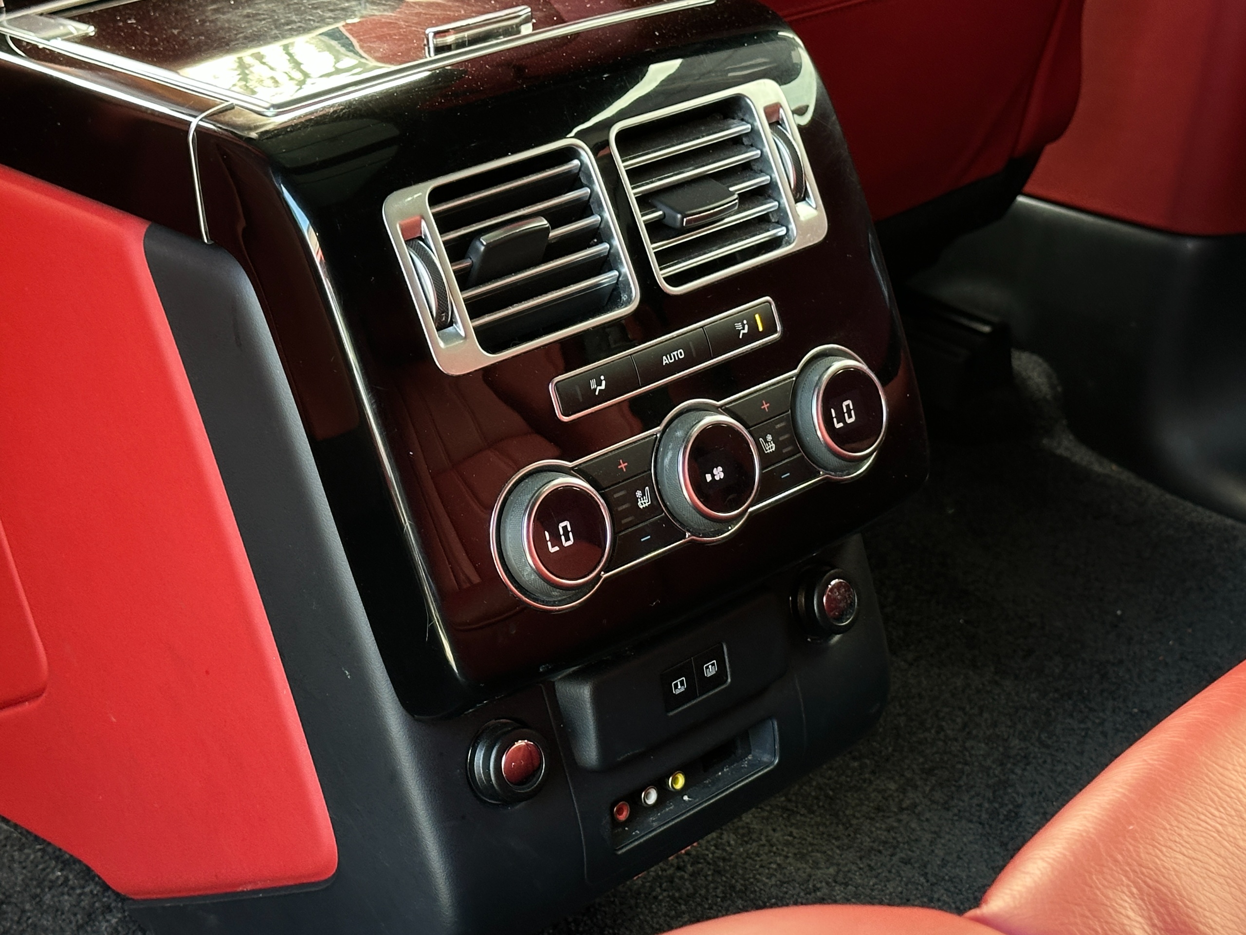 2015 Land Rover Range Rover - Image 15